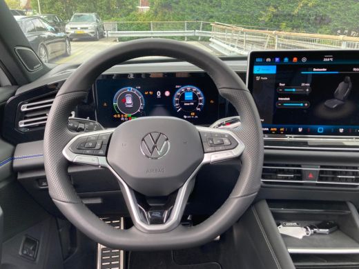 Volkswagen Tiguan R-Line Edition - eHybrid | 'App-Connect' draadloze smartphone integratie | Automatische afstandsr... ActivLease financial lease