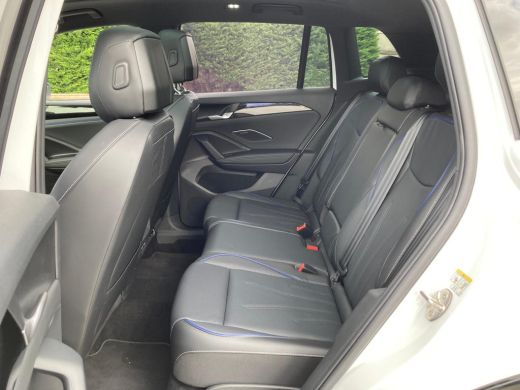 Volkswagen Tiguan R-Line Edition - eHybrid | 'App-Connect' draadloze smartphone integratie | Automatische afstandsr... ActivLease financial lease