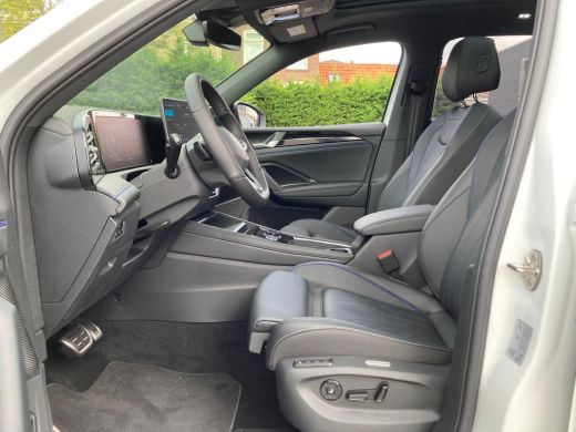 Volkswagen Tiguan R-Line Edition - eHybrid | 'App-Connect' draadloze smartphone integratie | Automatische afstandsr... ActivLease financial lease