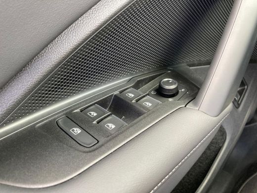 Volkswagen Tiguan R-Line Edition - eHybrid | 'App-Connect' draadloze smartphone integratie | Automatische afstandsr... ActivLease financial lease