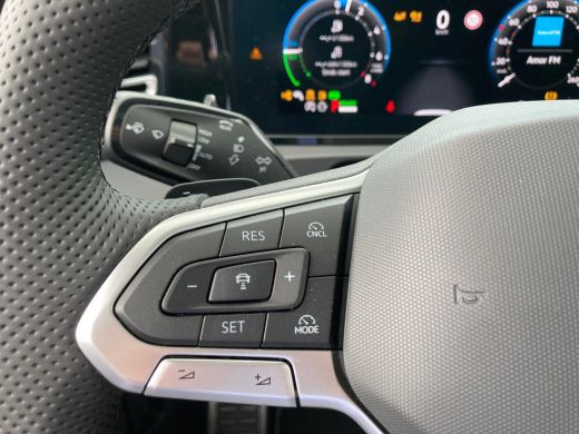 Volkswagen Tiguan R-Line Edition - eHybrid | 'App-Connect' draadloze smartphone integratie | Automatische afstandsr... ActivLease financial lease
