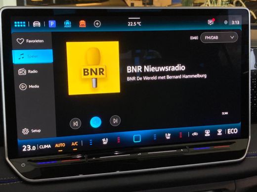 Volkswagen Tiguan R-Line Edition - eHybrid | 'App-Connect' draadloze smartphone integratie | Automatische afstandsr... ActivLease financial lease