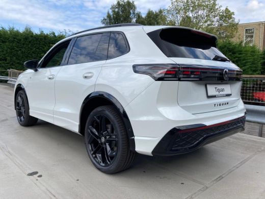 Volkswagen Tiguan R-Line Edition - eHybrid | 'App-Connect' draadloze smartphone integratie | Automatische afstandsr... ActivLease financial lease