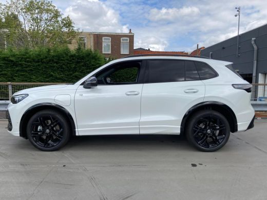 Volkswagen Tiguan R-Line Edition - eHybrid | 'App-Connect' draadloze smartphone integratie | Automatische afstandsr... ActivLease financial lease