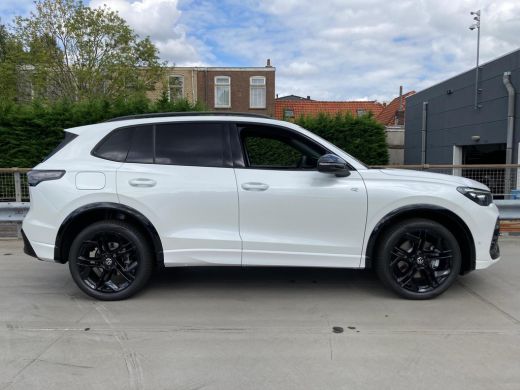 Volkswagen Tiguan R-Line Edition - eHybrid | 'App-Connect' draadloze smartphone integratie | Automatische afstandsr... ActivLease financial lease
