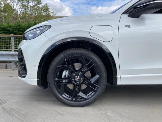 Volkswagen Tiguan R-Line Edition - eHybrid | 'App-Connect' draadloze smartphone integratie | Automatische afstandsr... ActivLease financial lease