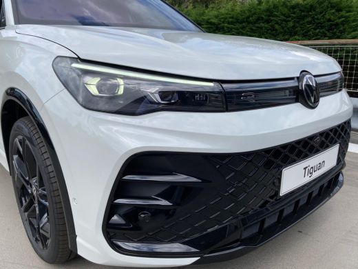 Volkswagen Tiguan R-Line Edition - eHybrid | 'App-Connect' draadloze smartphone integratie | Automatische afstandsr... ActivLease financial lease