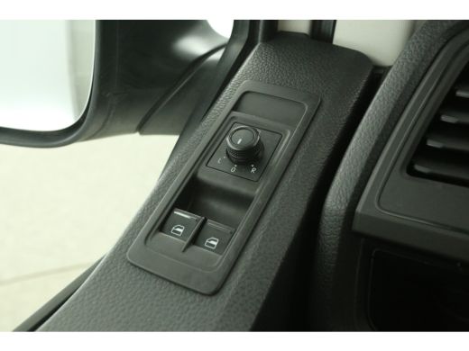 Volkswagen Transporter 2.0 TDI L2H1 | Dubbele Cabine | 5 Persoons | Airco Cruise PDC Trekhaak ActivLease financial lease