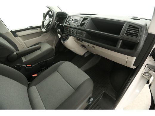 Volkswagen Transporter 2.0 TDI L2H1 | Dubbele Cabine | 5 Persoons | Airco Cruise PDC Trekhaak ActivLease financial lease