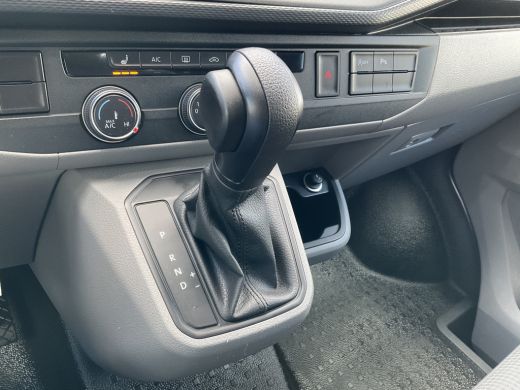 Volkswagen Transporter 6-Pers 2.0 TDI L2H1 DC Bulli Leer Cam Trekhaak Lang 6 Persoons Dubbele Cabine ActivLease financial lease
