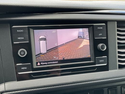 Volkswagen Transporter 6-Pers 2.0 TDI L2H1 DC Bulli Leer Cam Trekhaak Lang 6 Persoons Dubbele Cabine ActivLease financial lease