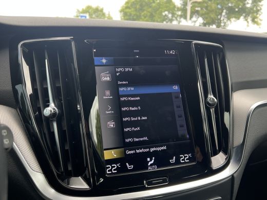 Volvo  V60 T8 Recharge AWD R-Design | Stoel Massage & Ventilatie | Harman Kardon | Trekhaak | Stoel en stuur... ActivLease financial lease