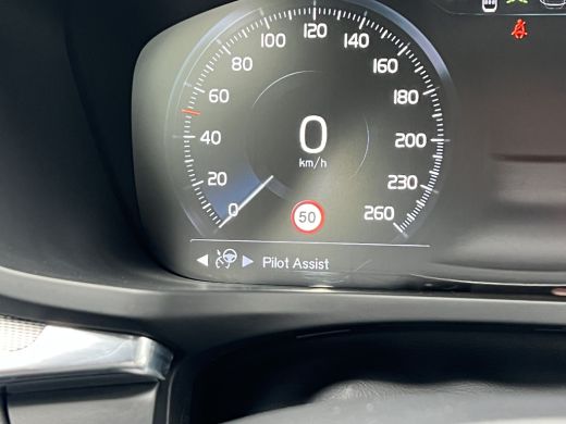 Volvo  V60 T8 Recharge AWD R-Design | Stoel Massage & Ventilatie | Harman Kardon | Trekhaak | Stoel en stuur... ActivLease financial lease