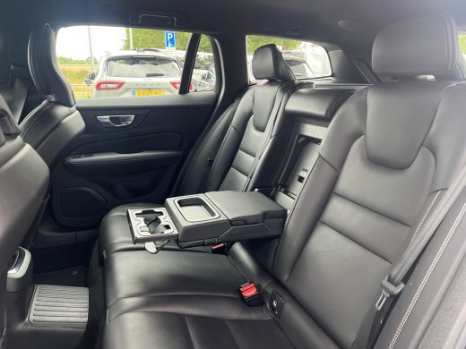 Volvo  V60 T8 Recharge AWD R-Design | Stoel Massage & Ventilatie | Harman Kardon | Trekhaak | Stoel en stuur... ActivLease financial lease