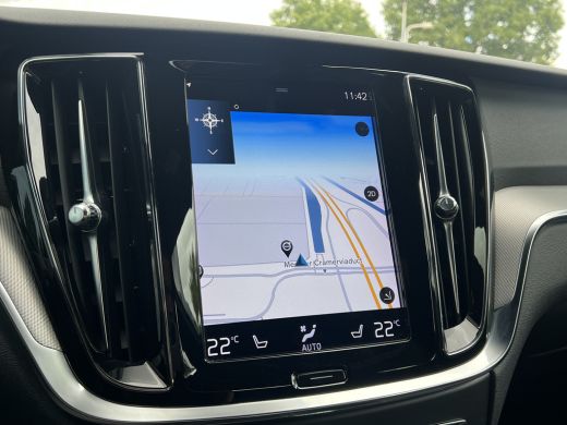 Volvo  V60 T8 Recharge AWD R-Design | Stoel Massage & Ventilatie | Harman Kardon | Trekhaak | Stoel en stuur... ActivLease financial lease