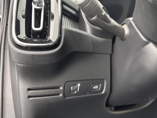 Volvo  XC40 Recharge P8 AWD R-Design [ 3-Fase ] {SOH-89%} (INCL-BTW) *LEATHER-ALCANTARA | DIGI-COCKPIT | FULL... ActivLease financial lease