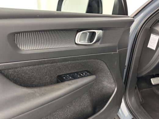 Volvo  XC40 Recharge P8 AWD R-Design [ 3-Fase ] {SOH-89%} (INCL-BTW) *LEATHER-ALCANTARA | DIGI-COCKPIT | FULL... ActivLease financial lease