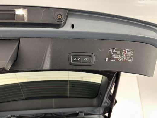 Volvo  XC40 Recharge P8 AWD R-Design [ 3-Fase ] {SOH-89%} (INCL-BTW) *LEATHER-ALCANTARA | DIGI-COCKPIT | FULL... ActivLease financial lease