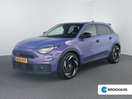 Abarth 600e Scorpionissima 54 kWh | Airco (automatisch) | Armsteun voor | Lederen/microvezel bekleding