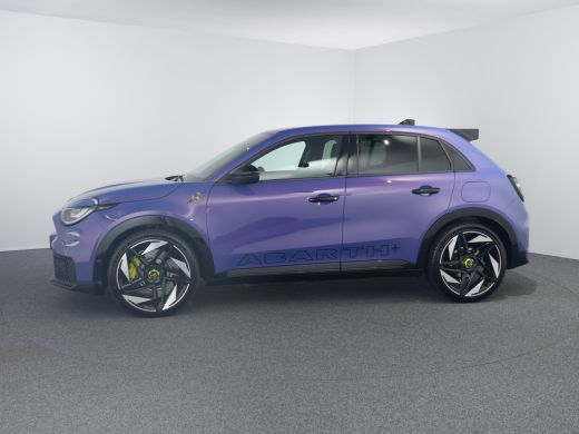 Abarth 600e Scorpionissima 54 kWh | Airco (automatisch) | Armsteun voor | Lederen/microvezel bekleding ActivLease financial lease