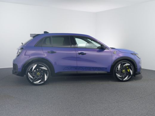 Abarth 600e Scorpionissima 54 kWh | Airco (automatisch) | Armsteun voor | Lederen/microvezel bekleding ActivLease financial lease