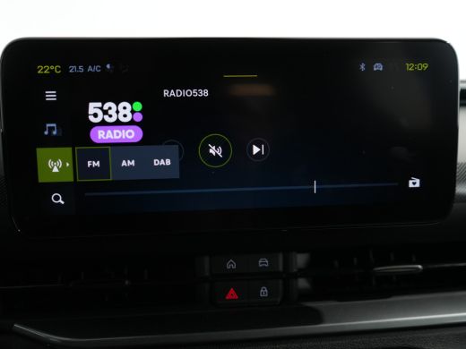 Abarth 600e Scorpionissima 54 kWh | Airco (automatisch) | Armsteun voor | Lederen/microvezel bekleding ActivLease financial lease