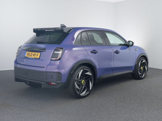 Abarth 600e Scorpionissima 54 kWh | Airco (automatisch) | Armsteun voor | Lederen/microvezel bekleding ActivLease financial lease