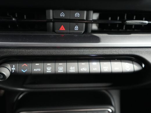 Abarth 600e Scorpionissima 54 kWh | Airco (automatisch) | Armsteun voor | Lederen/microvezel bekleding ActivLease financial lease