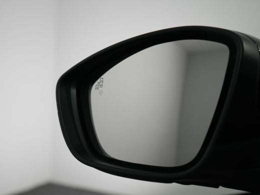 Abarth 600e Scorpionissima 54 kWh | Airco (automatisch) | Armsteun voor | Lederen/microvezel bekleding ActivLease financial lease