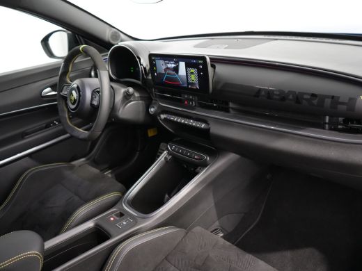 Abarth 600e Scorpionissima 54 kWh | Airco (automatisch) | Armsteun voor | Lederen/microvezel bekleding ActivLease financial lease