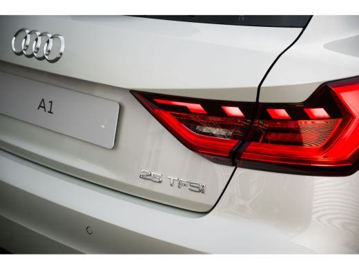Audi A1 Sportback Sportback Advanced edition Parkeersensoren Voor + Achter | LED Achterlichten | Cruise Control | r... ActivLease financial lease