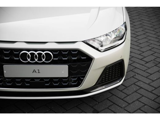 Audi A1 Sportback Sportback Advanced edition Parkeersensoren Voor + Achter | LED Achterlichten | Cruise Control | r... ActivLease financial lease