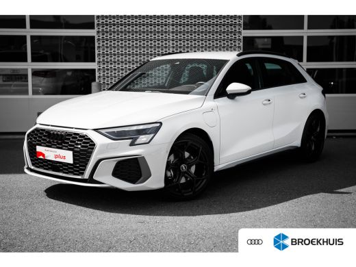 Audi A3 Sportback A3 S-Edition 40 TFSI-e 204pk | Alcantara | Keyless | Matrix | Audi A3 Sportback A3 S-Edition 40 TFSI-e 204pk | Alcantara | Keyless | Matrix |