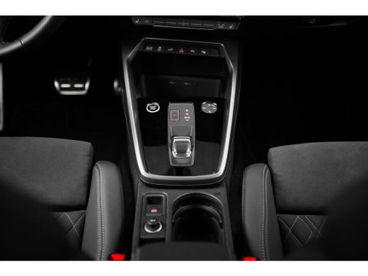 Audi A3 Sportback A3 S-Edition 40 TFSI-e 204pk | Alcantara | Keyless | Matrix | ActivLease financial lease