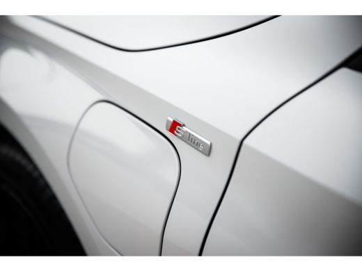 Audi A3 Sportback A3 S-Edition 40 TFSI-e 204pk | Alcantara | Keyless | Matrix | ActivLease financial lease