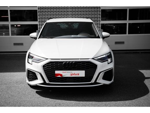 Audi A3 Sportback A3 S-Edition 40 TFSI-e 204pk | Alcantara | Keyless | Matrix | ActivLease financial lease