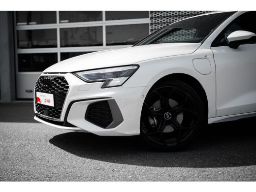 Audi A3 Sportback A3 S-Edition 40 TFSI-e 204pk | Alcantara | Keyless | Matrix | ActivLease financial lease