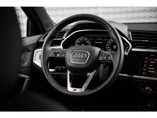 Audi Q3 45 TFSI e 245pk S edition | Panoramadak | 20" | 360 Camera | Trekhaak | Stoelen Elektrisch ActivLease financial lease