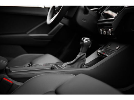 Audi Q3 45 TFSI e 245pk S edition | Panoramadak | 20" | 360 Camera | Trekhaak | Stoelen Elektrisch ActivLease financial lease