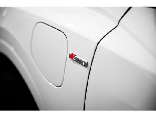 Audi Q3 45 TFSI e 245pk S edition | Panoramadak | 20" | 360 Camera | Trekhaak | Stoelen Elektrisch ActivLease financial lease