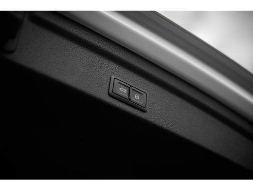 Audi Q3 45 TFSI e 245pk S edition | Panoramadak | 20" | 360 Camera | Trekhaak | Stoelen Elektrisch ActivLease financial lease