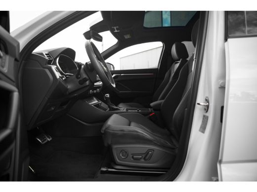 Audi Q3 45 TFSI e 245pk S edition | Panoramadak | 20" | 360 Camera | Trekhaak | Stoelen Elektrisch ActivLease financial lease