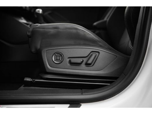 Audi Q3 45 TFSI e 245pk S edition | Panoramadak | 20" | 360 Camera | Trekhaak | Stoelen Elektrisch ActivLease financial lease