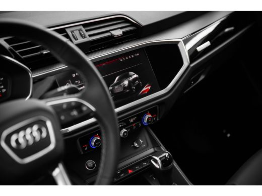 Audi Q3 45 TFSI e 245pk S edition | Panoramadak | 20" | 360 Camera | Trekhaak | Stoelen Elektrisch ActivLease financial lease