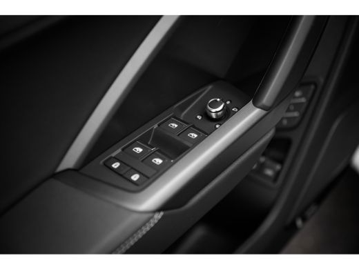 Audi Q3 45 TFSI e 245pk S edition | Panoramadak | 20" | 360 Camera | Trekhaak | Stoelen Elektrisch ActivLease financial lease