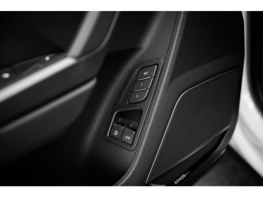 Audi Q3 45 TFSI e 245pk S edition | Panoramadak | 20" | 360 Camera | Trekhaak | Stoelen Elektrisch ActivLease financial lease