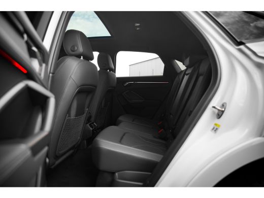 Audi Q3 45 TFSI e 245pk S edition | Panoramadak | 20" | 360 Camera | Trekhaak | Stoelen Elektrisch ActivLease financial lease