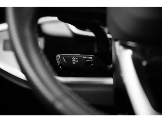 Audi Q3 45 TFSI e 245pk S edition | Panoramadak | 20" | 360 Camera | Trekhaak | Stoelen Elektrisch ActivLease financial lease