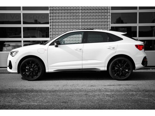 Audi Q3 45 TFSI e 245pk S edition | Panoramadak | 20" | 360 Camera | Trekhaak | Stoelen Elektrisch ActivLease financial lease