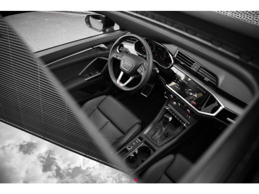 Audi Q3 45 TFSI e 245pk S edition | Panoramadak | 20" | 360 Camera | Trekhaak | Stoelen Elektrisch ActivLease financial lease